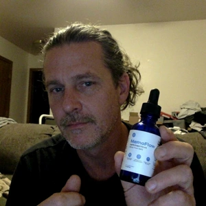 MemoFlow customer photo showing the dropper bottle at home